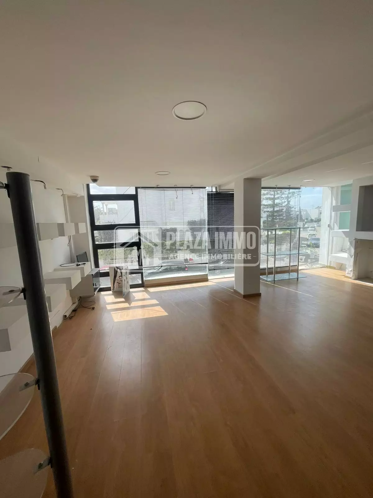 A louer Local commercial au Lac 1