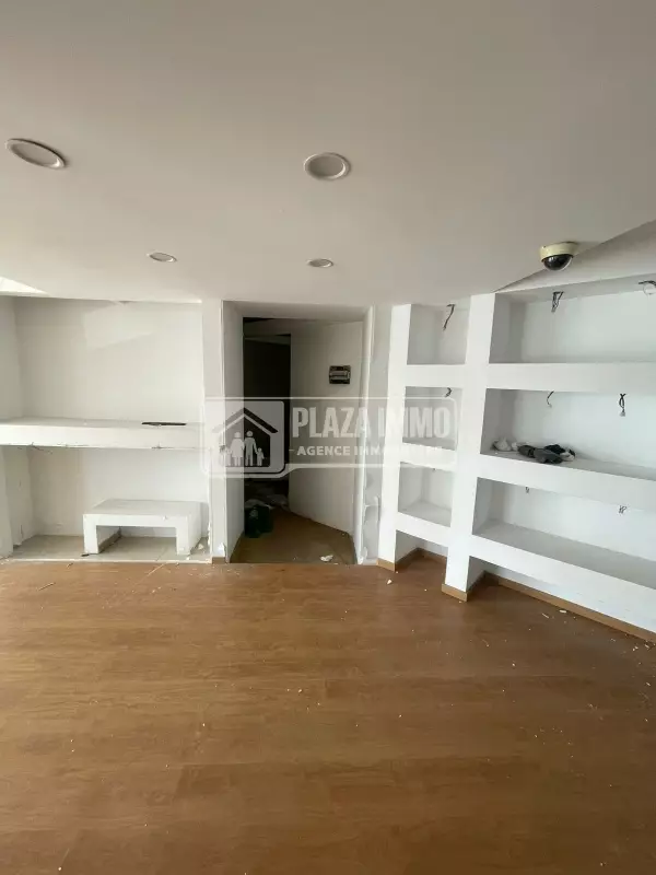 A louer Local commercial au Lac 1