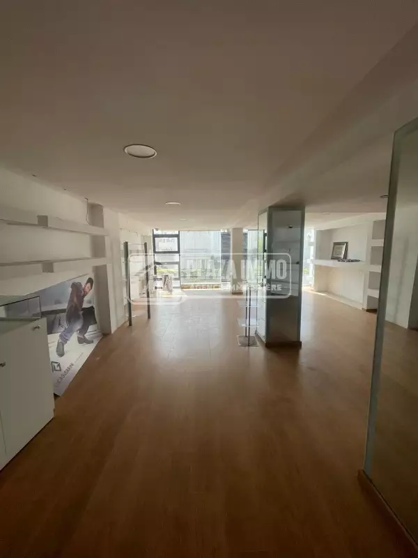 A louer Local commercial au Lac 1