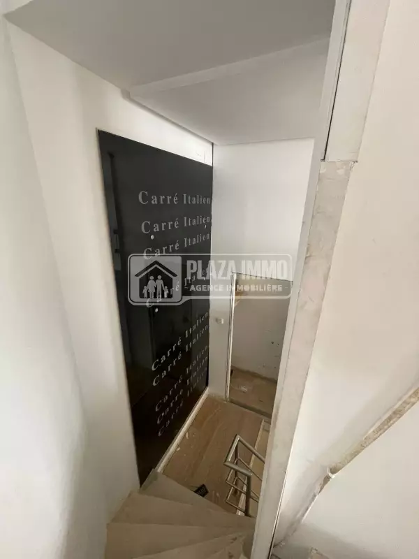 A louer Local commercial au Lac 1