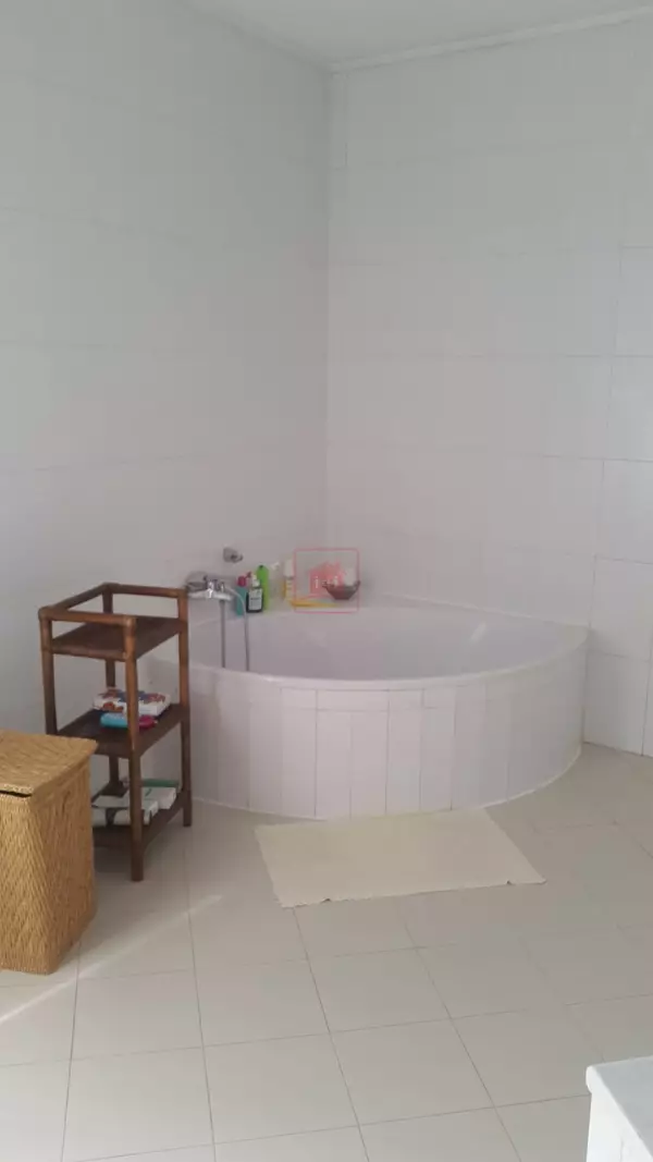 Villa Prestigieuse avec Piscine au Lac 2