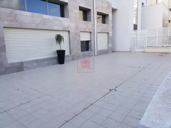 Deux Locaux Commerciaux en Location au Lac2