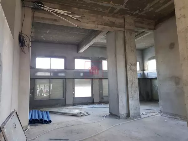 Deux Locaux Commerciaux en Location au Lac2