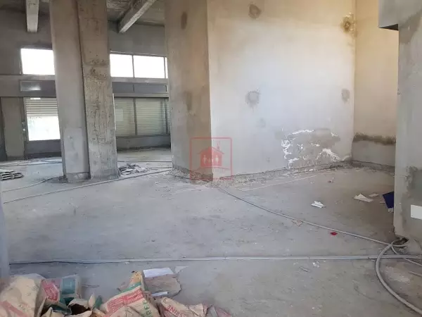 Deux Locaux Commerciaux en Location au Lac2