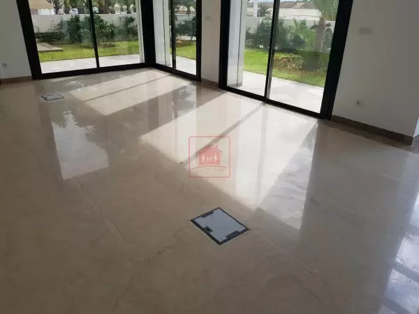 Éblouissant Bureau à Louer Une Grande et Belle Villa au Lac 2