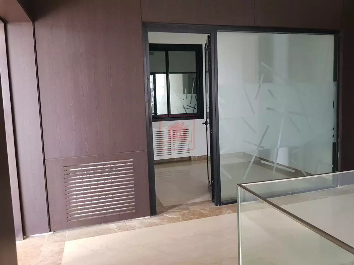 Éblouissant Bureau à Louer Une Grande et Belle Villa au Lac 2