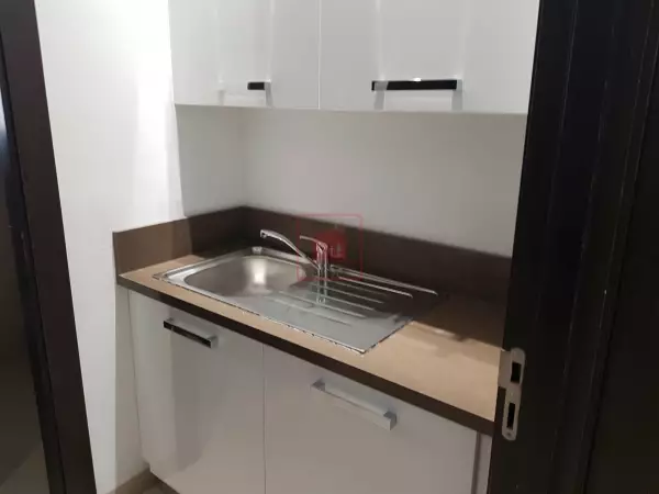 Éblouissant Bureau à Louer Une Grande et Belle Villa au Lac 2