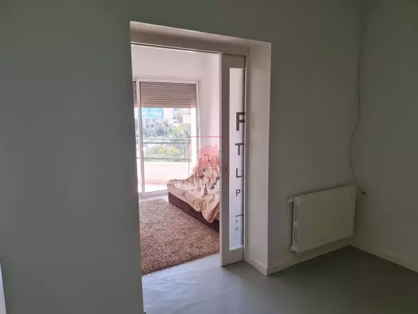 Bureau Rénové à Manar 1