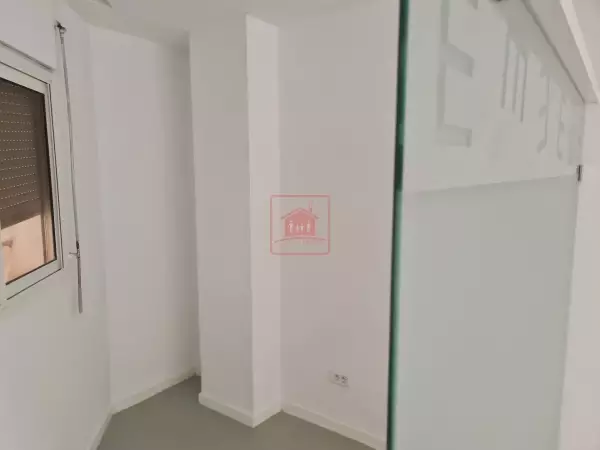 Bureau Rénové à Manar 1