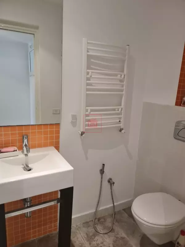 Bureau Rénové à Manar 1