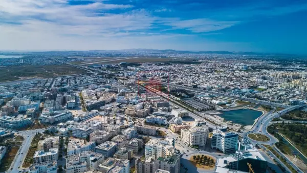 Un Beau Local Commercial de 252m² au Lac 2