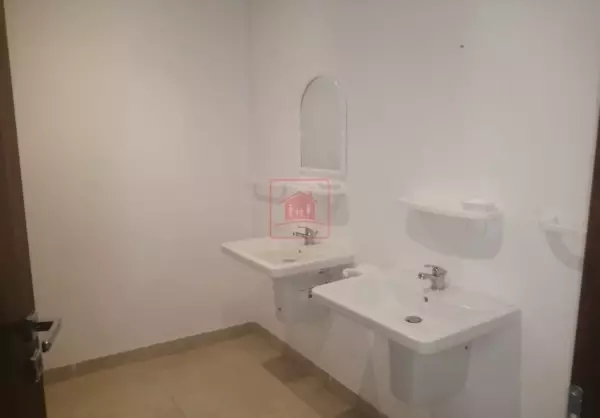 Grand Bureau aux Berges du Lac 2