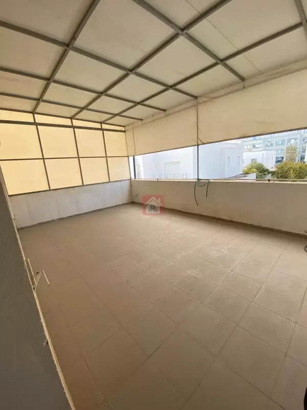 Splendide Villa à Louer - Élégance Moderne au Cœur du Lac 2