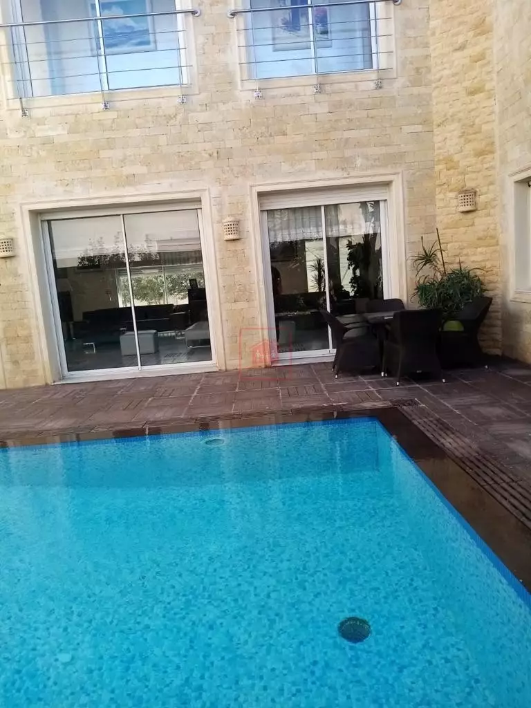 Luxueuse Villa avec Piscine aux Berges du Lac 2