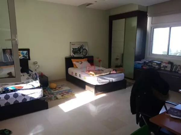 Luxueuse Villa avec Piscine aux Berges du Lac 2