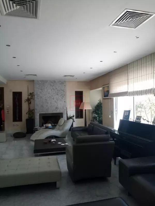 Luxueuse Villa avec Piscine aux Berges du Lac 2