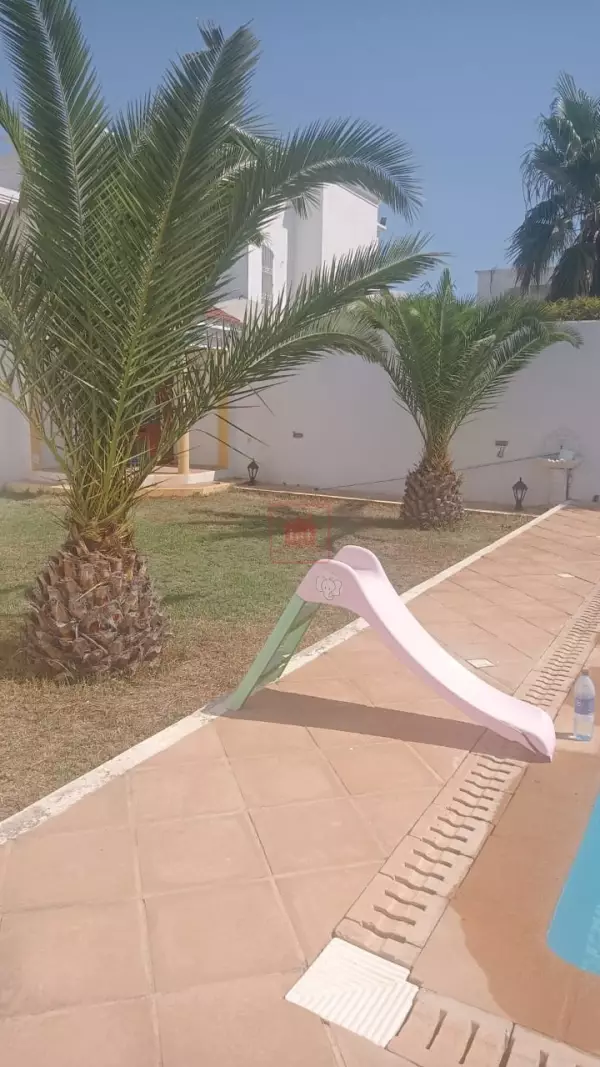 Villa Meublée avec Piscine à Chotrana 2