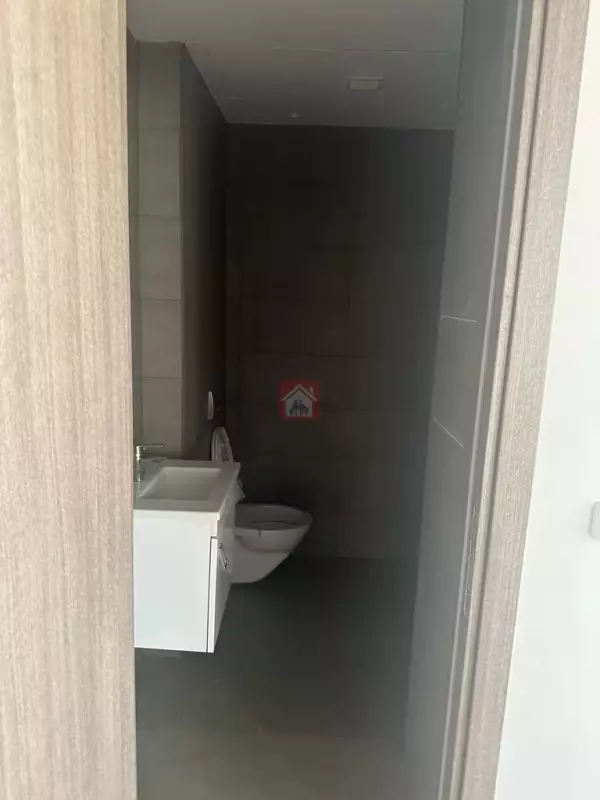 Un Spacieux Bureau au Lac 1