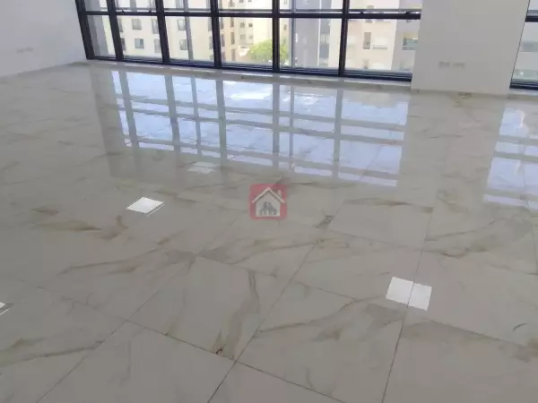 Bureau de Standing au Lac 2