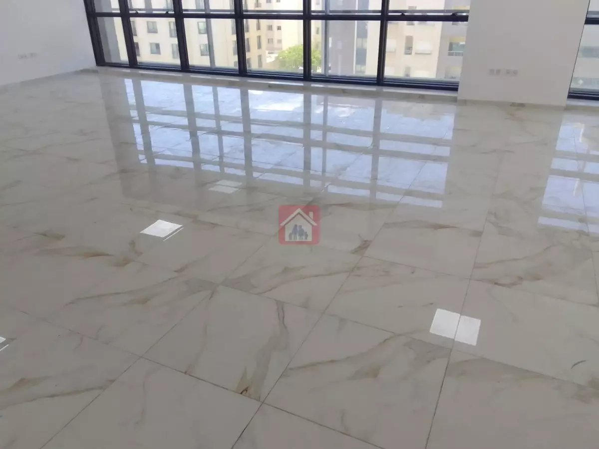 Bureau de Standing au Lac 2