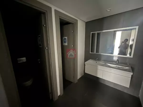 Bureau de Standing au Lac 2