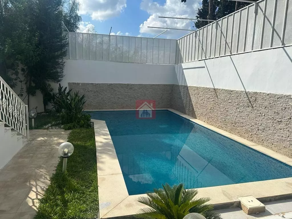 Belle Villa avec Piscine au Lac 1
