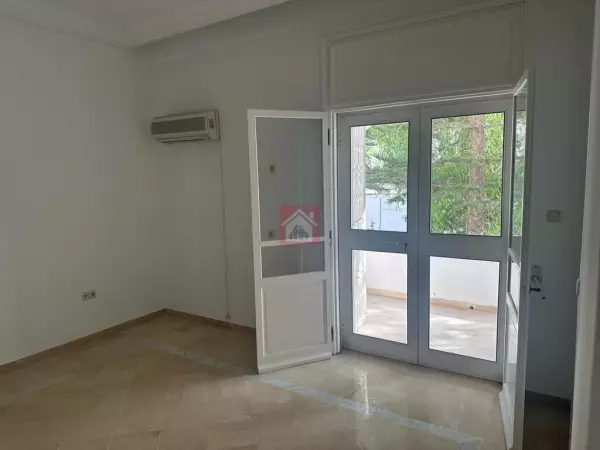 Belle Villa avec Piscine au Lac 1