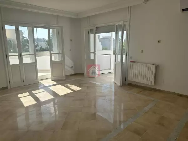 Belle Villa avec Piscine au Lac 1