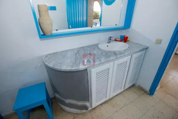 Maison Bien Placée à El Hawaria