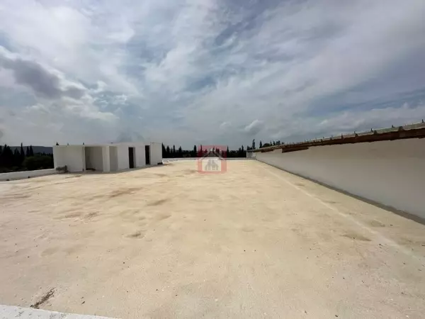 Showroom à Charguia1