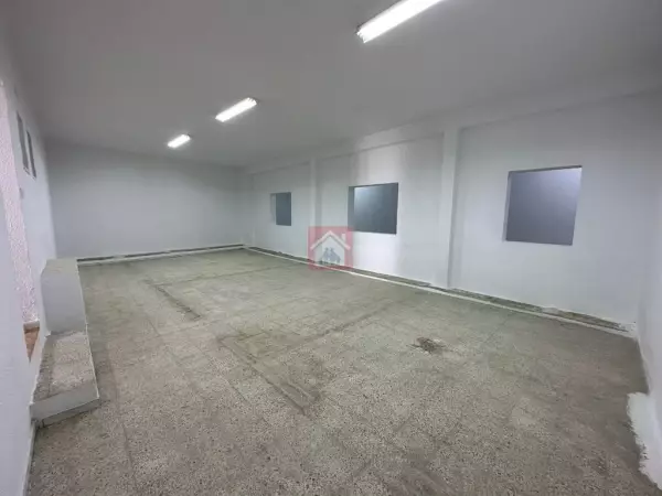 Showroom à Charguia1