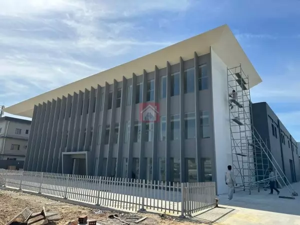 Showroom à Charguia1