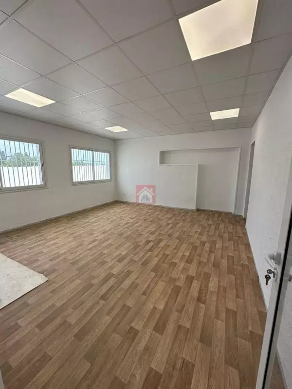 Showroom à Charguia1