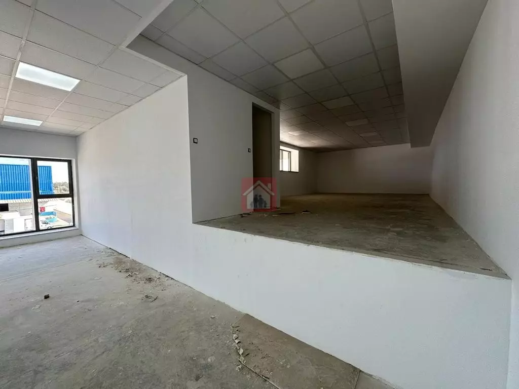 Showroom à Charguia1