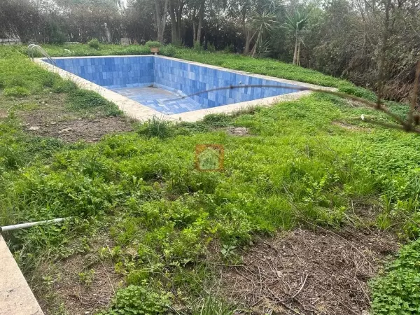 Villa de 900m² à Notre Dame