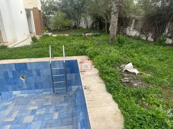 Villa de 900m² à Notre Dame