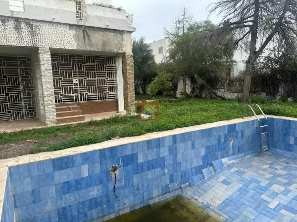 Villa de 900m² à Notre Dame
