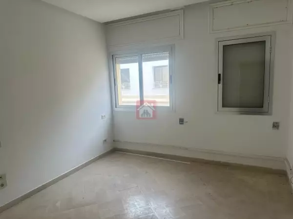 Bureau Spacieux de 200m² au Lac 1
