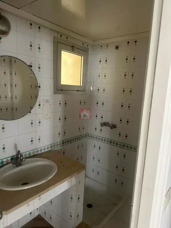 Bureau Spacieux de 200m² au Lac 1