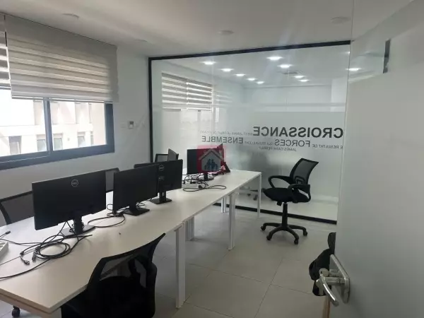 Immeuble bureautique moderne à la zone industrielle de Kherreddine