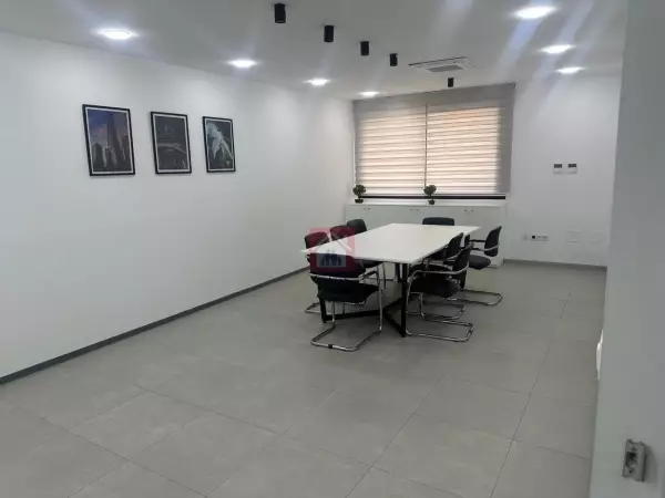 Immeuble bureautique moderne à la zone industrielle de Kherreddine