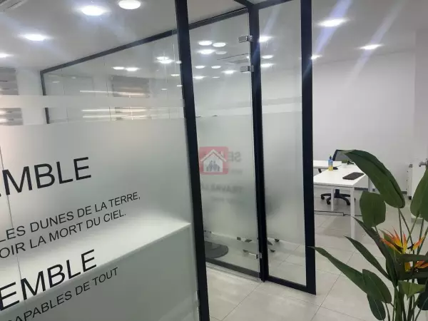 Immeuble bureautique moderne à la zone industrielle de Kherreddine