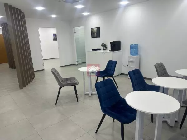 Immeuble bureautique moderne à la zone industrielle de Kherreddine