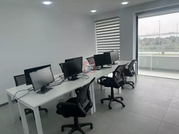 Immeuble bureautique moderne à la zone industrielle de Kherreddine