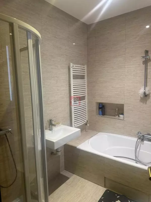 Bel Appartement de 300m² au Lac 2