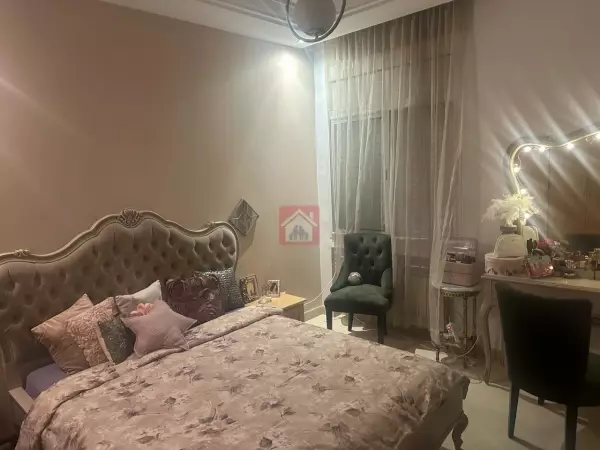 Bel Appartement de 300m² au Lac 2