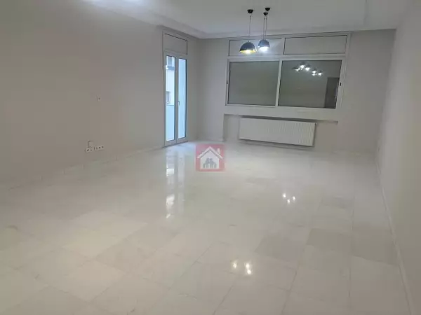 Bureau de 220m² au Lac 2