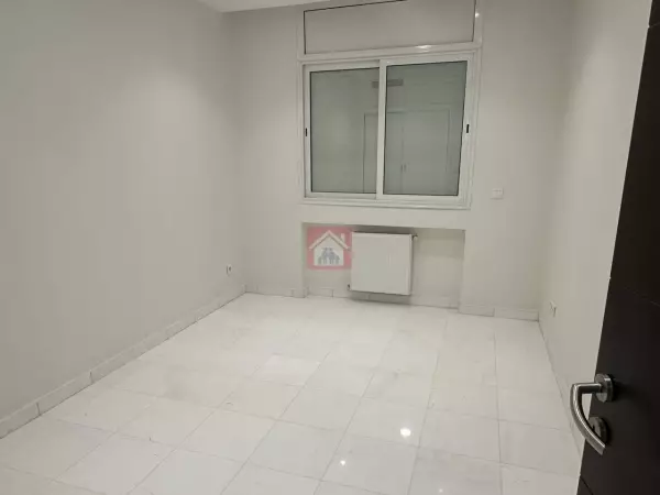 Spacieux Appartement de 220m² au Lac 2