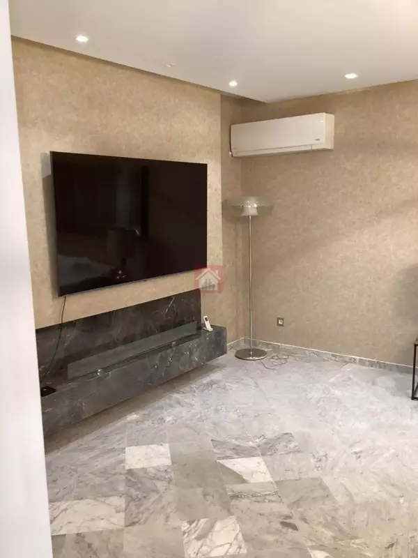 Beau Triplex de 302m² sur la Route de Gammarth