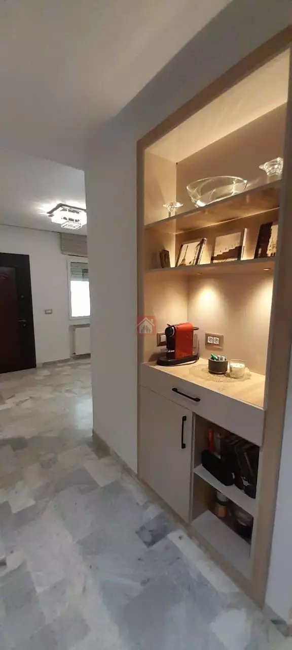 Beau Triplex de 302m² sur la Route de Gammarth